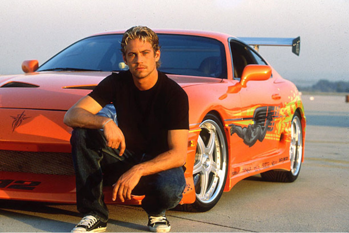 paul walker com seu seu mitsubishi eclipse laranja no filme Velozes e Furiosos